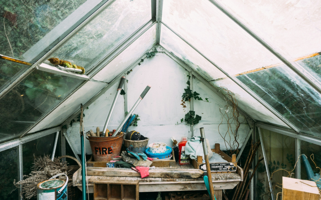 Simple steps to declutter your garden before selling